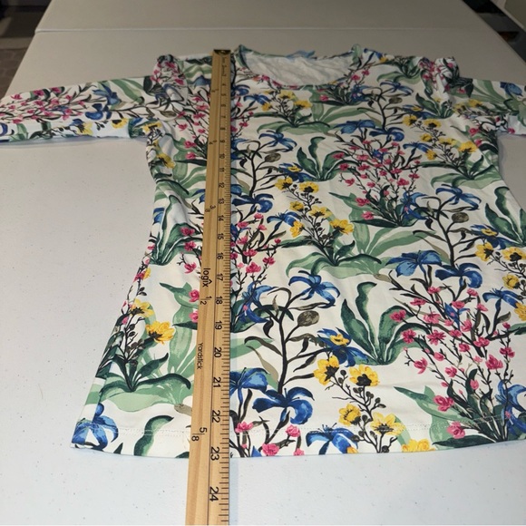 J. McLaughlin Signature Tee Catalina Cloth Top Floral  Nature Size Small - Picture 7 of 10